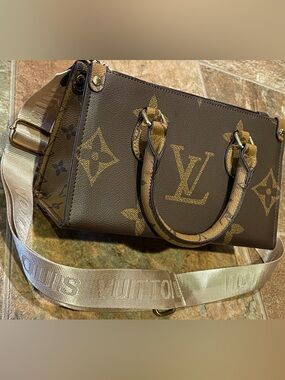 Monogram logo bag purse crossbody really nice 🔥🔥💕